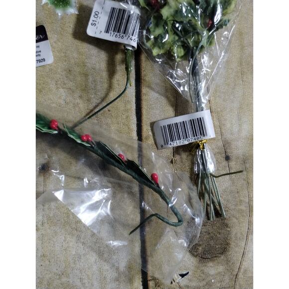 Floral Christmas Picks Red Berries With Snow 25 Assorted Styles - Picture 4 of 5